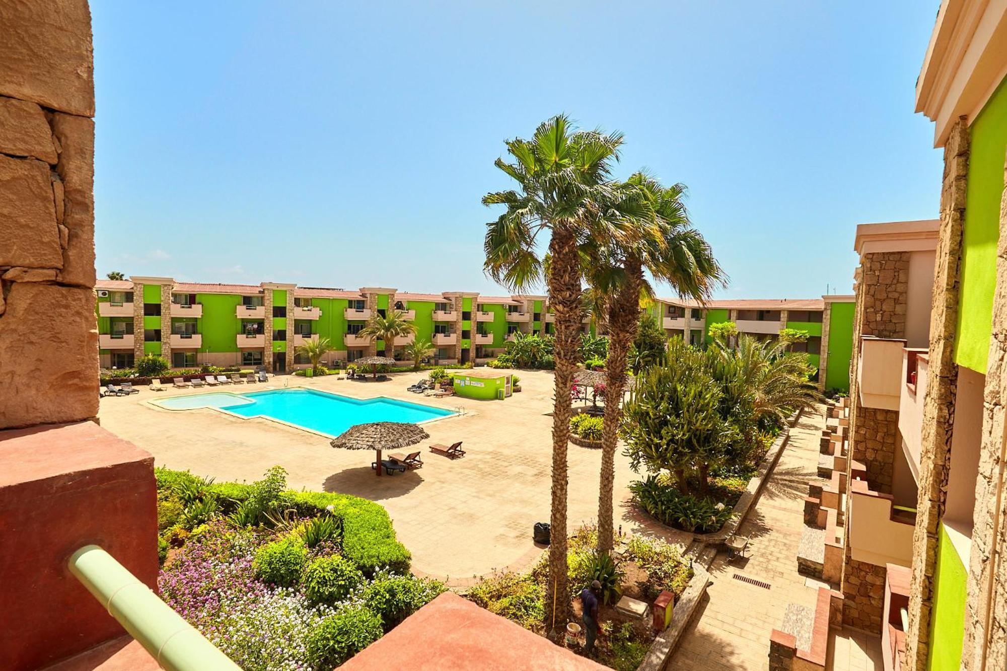 Djadsal Moradias - By Bobbywashere Santa Maria Exterior photo