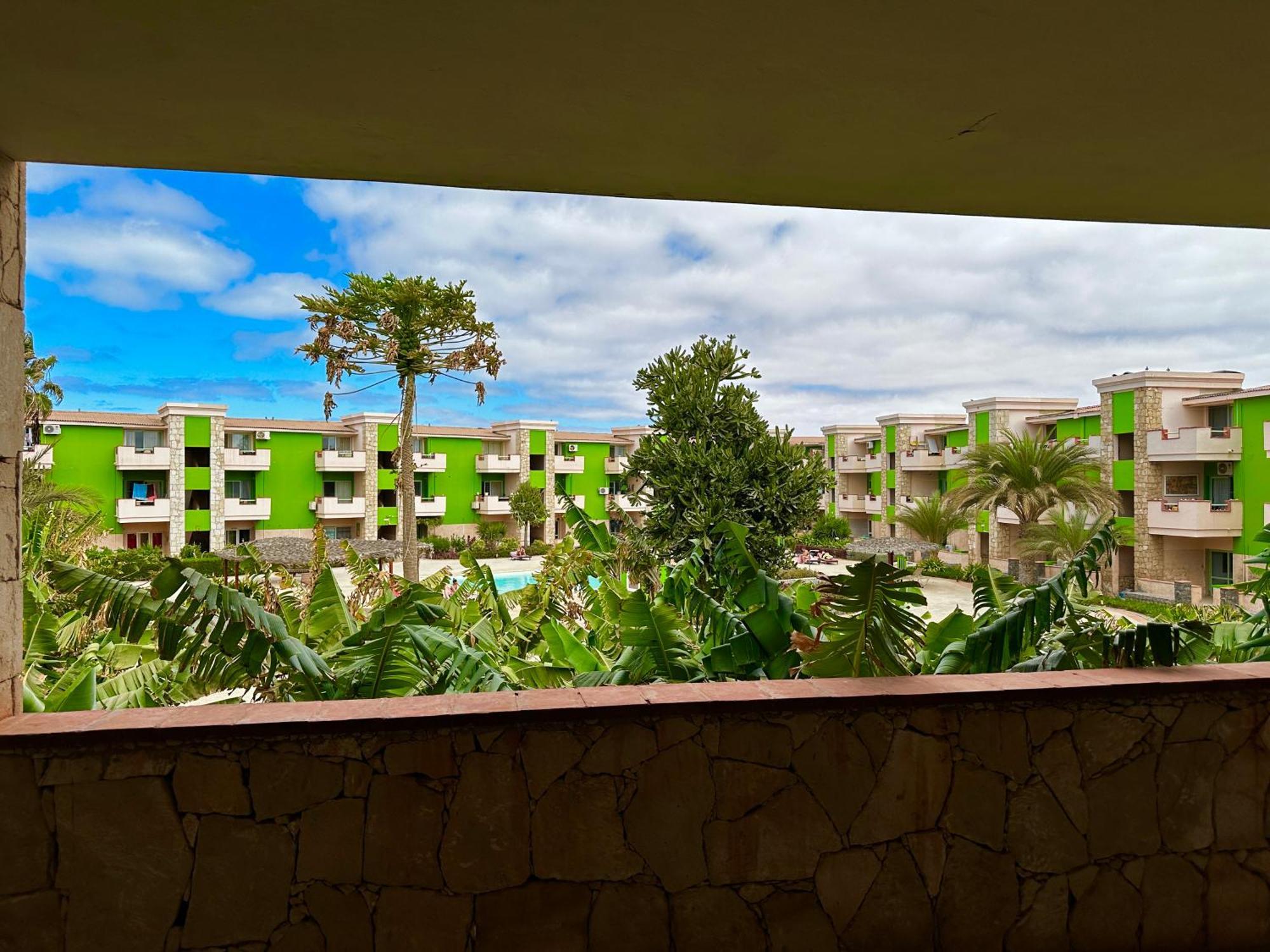 Djadsal Moradias - By Bobbywashere Santa Maria Exterior photo